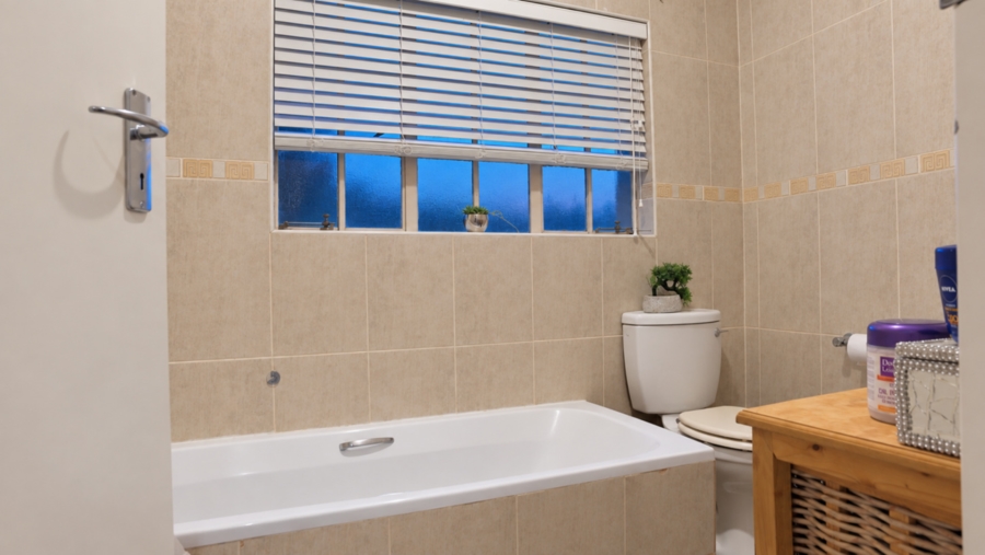 3 Bedroom Property for Sale in Waterkloof East North West